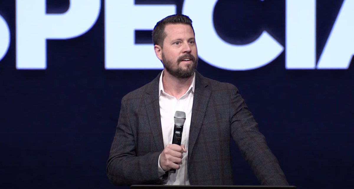 umjeremy's tweet photo. The CEO of the Babylon Bee recently revealed why their Christian media company mocks disadvantaged communities instead of focusing satire on the powerful. Remember: Friends don't let friends share the Bee. 

Bonus: epic quote by the @UnvirtuousAbbey! Wow!

https://t.co/4mCihgpZ4M https://t.co/T60HV6ukhs