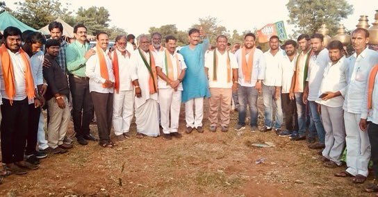 MithunReddyINC's tweet photo. *ఈరోజు మూడవ ప్రజా సంగ్రామ యాత్రలో పాల్గొన్న షాద్ నగర్ బిజెపి నాయకులు మరియు కార్యకర్తలు*

#PrajaSangramaYatra3 #bjp4shadnagar https://t.co/0NF19OMfY3