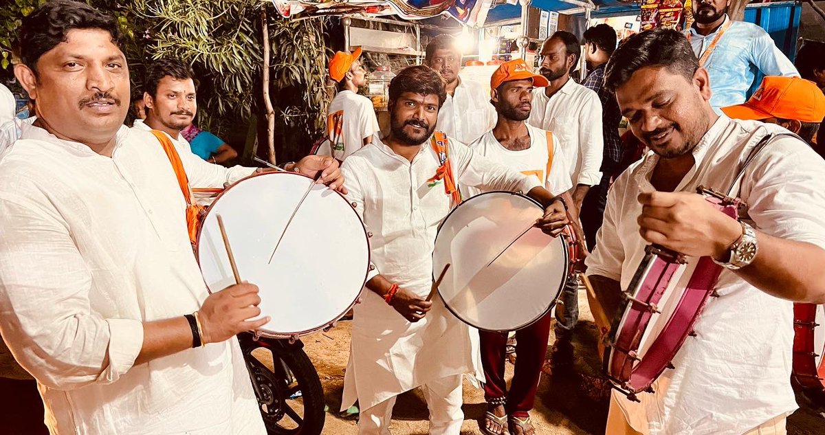 MithunReddyINC's tweet photo. *ఈరోజు మూడవ ప్రజా సంగ్రామ యాత్రలో పాల్గొన్న షాద్ నగర్ బిజెపి నాయకులు మరియు కార్యకర్తలు*

#PrajaSangramaYatra3 #bjp4shadnagar https://t.co/0NF19OMfY3