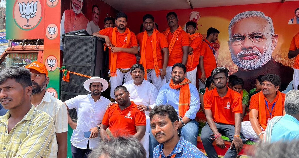 MithunReddyINC's tweet photo. *ఈరోజు మూడవ ప్రజా సంగ్రామ యాత్రలో పాల్గొన్న షాద్ నగర్ బిజెపి నాయకులు మరియు కార్యకర్తలు*

#PrajaSangramaYatra3 #bjp4shadnagar https://t.co/0NF19OMfY3