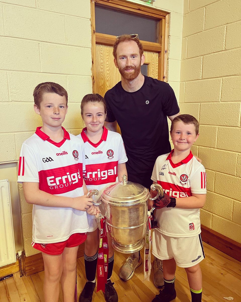 muffithebat's tweet photo. When Dara meets his hero 😍 thanks @castledawsongac for organising and thanks @Conor_Glass for signing 2,593 jerseys, boots, hurls and gloves and making their day! https://t.co/jBbryQMaNF