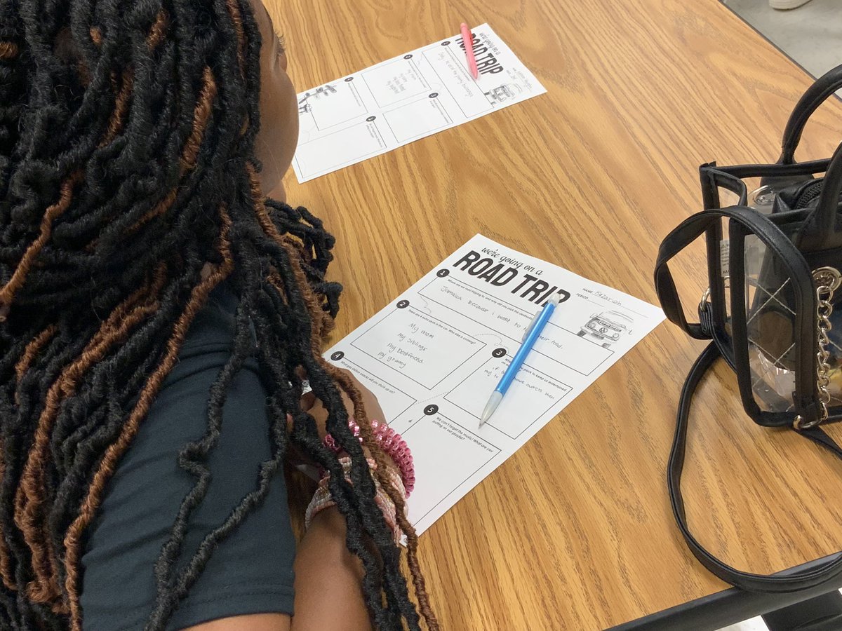 JackieAFlowers's tweet photo. .@tedemtb @FFCSoar using a fun activity to teach dialogic structures to students while setting expectations for how we communicate in our classroom during learning. #FCSLearn https://t.co/7rbrOT2U7n