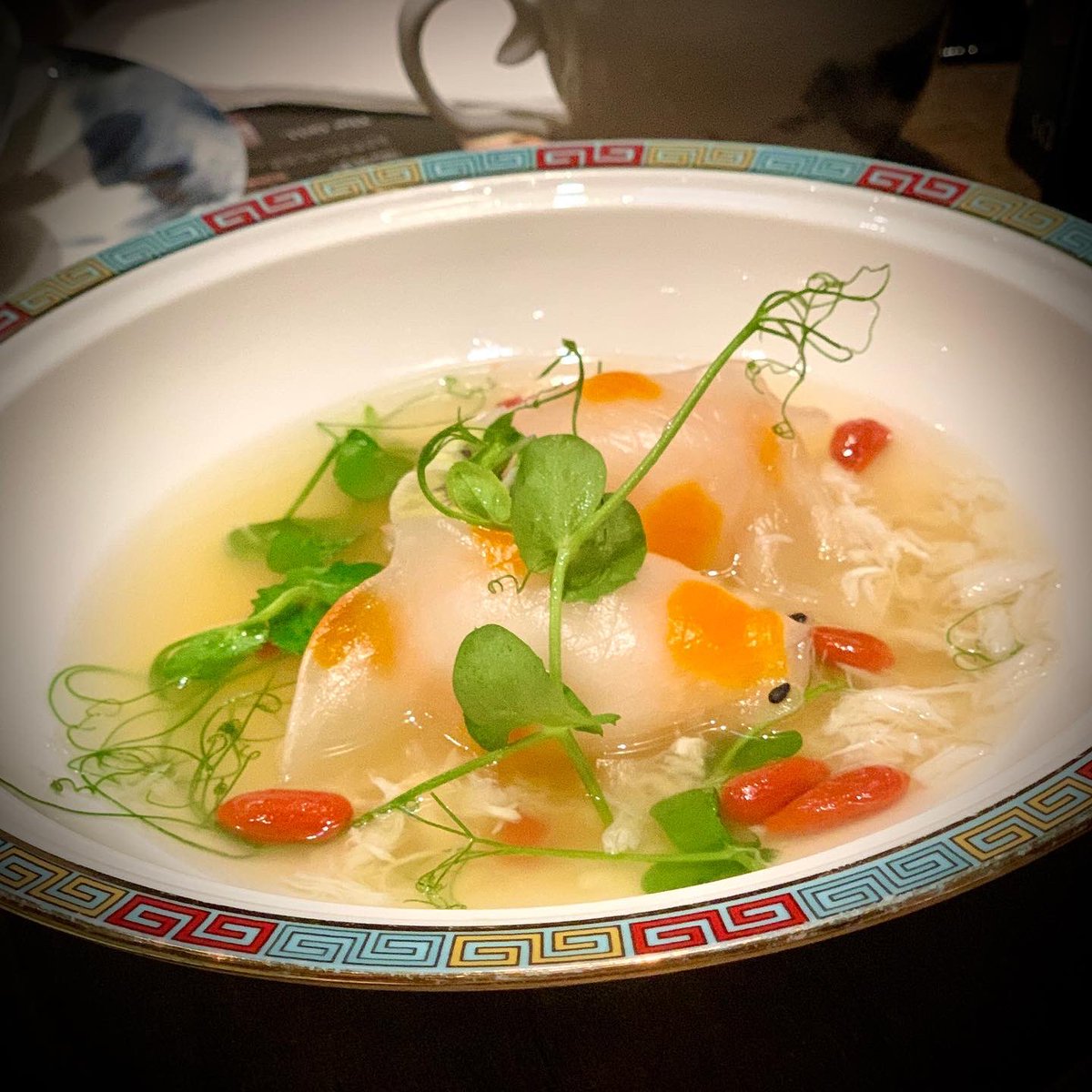 FoodyRuby's tweet image. 好精緻💖
海中龍皇伴金魚餃 
Steamed Shrimp Dumplings in Supreme Broth
#海中龍皇伴金魚餃 #金魚餃 #ShrimpDumplings #GoldFishDumplings 
#ChopsticksAndForks #FoodyRuby #LifestyleInfluencer #MyFoodDiary #FoodBlogger #FoodBlog #FoodLover #HKFoodBlogger #HKFoodBlog #DigitalCreator