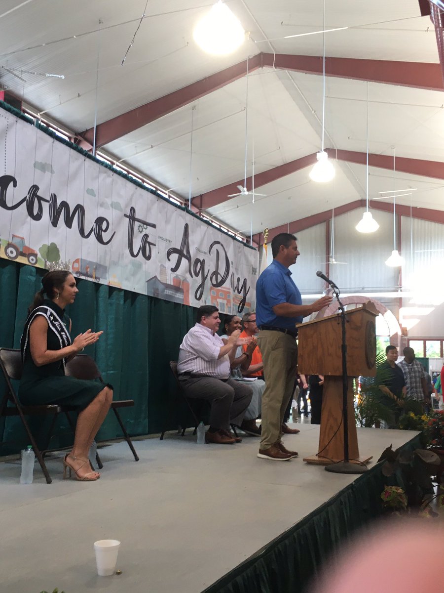 ShipmanKay's tweet photo. #AgDay @ILStateFair @ILAgriculture Director Costello welcomes large crowd of ag leaders and families. https://t.co/22CWHtkAaj
