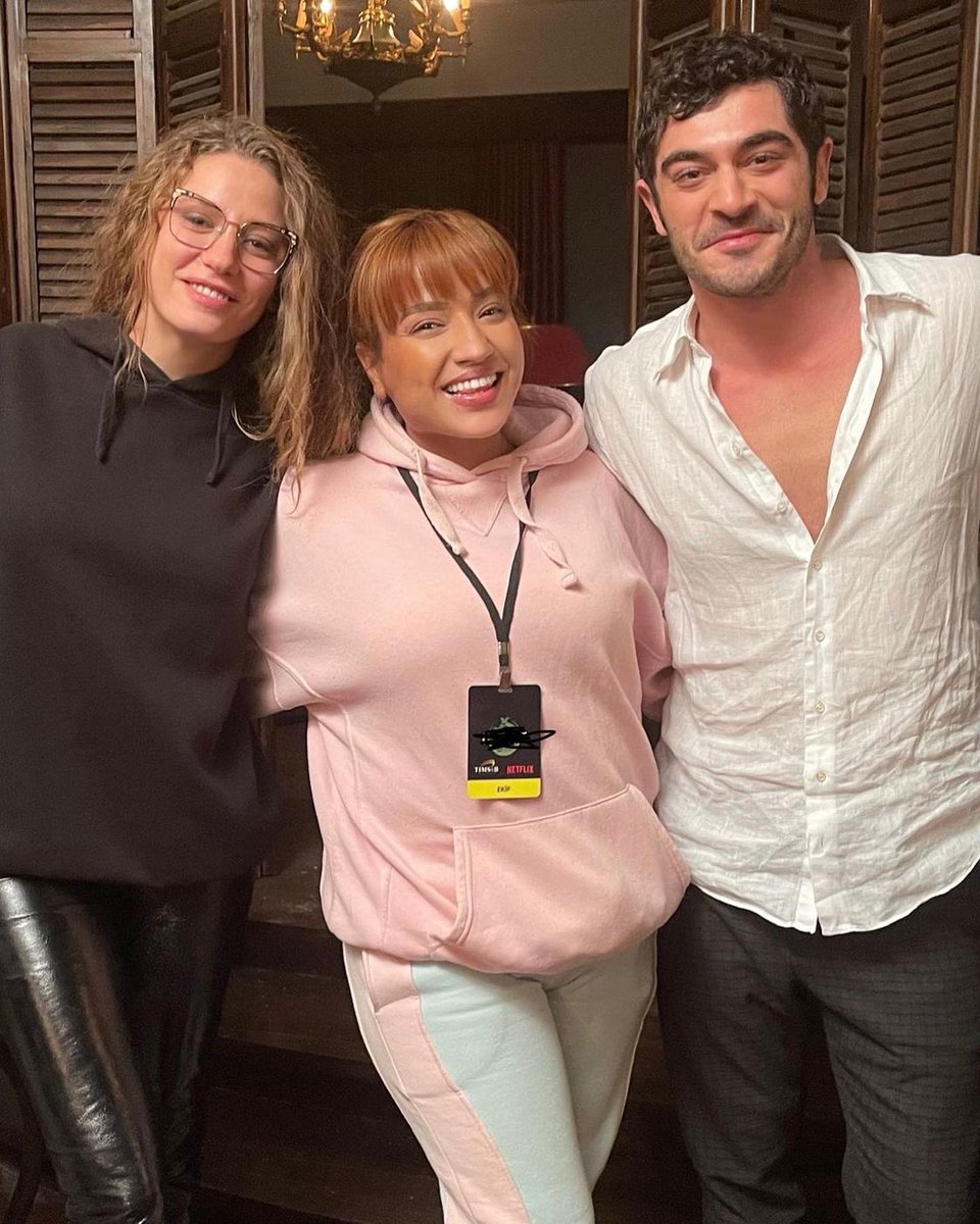 Serenay Sarıkaya ve Burak Deniz'in başrollerini paylaştığı Netflix orijinal dizisi '#Şahmaran'ın 2. sezon çekimleri başladı.