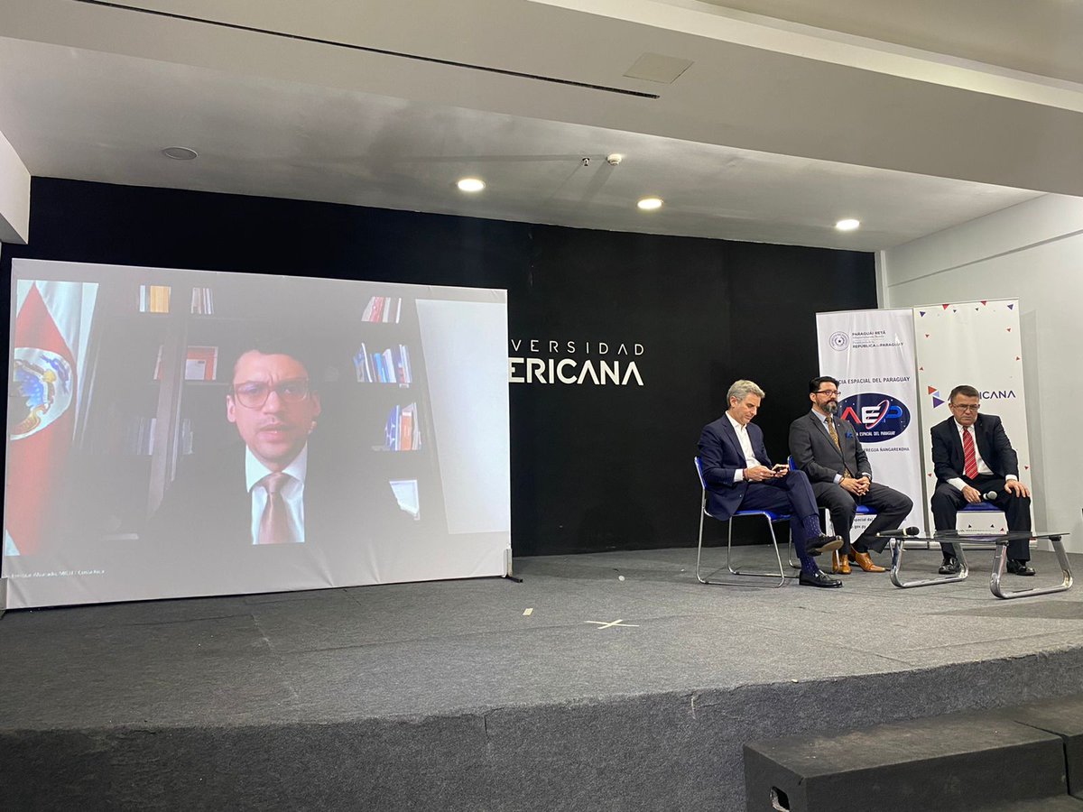 AmeriGEO's tweet photo. #enestemomento el Ministro de @micittcr Carlos Alvarado-Briceño @ceab, participando en el Panel de las Américas y compartiendo la experiencia de #CostaRica en el uso de las observaciones de la tierra 
#AmeriGEOWeek2022 #MigrationinFocus #eochat #eo4impact #eo https://t.co/WbvN7KTPgY