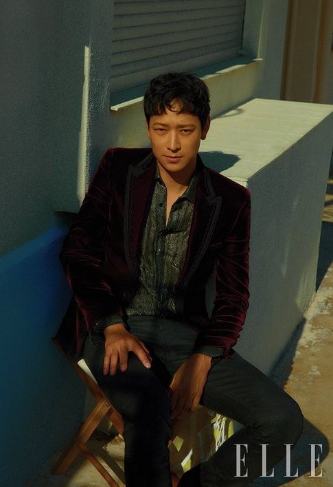 DongwonStyle's tweet photo. Gang Dong-won wearing velvet suit jacket

#SaintLaurent
#Gucci https://t.co/cXtTbFzksN