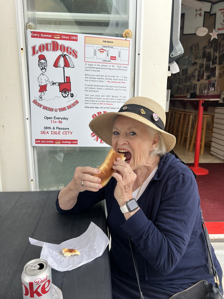 LouDogsSeaIsle's tweet photo. OPEN EVERYDAY 🌭
11a-8p ⏰
@ 38th &amp; Pleasure 🏖
#LouDogsSIC https://t.co/4axbCP8sTD