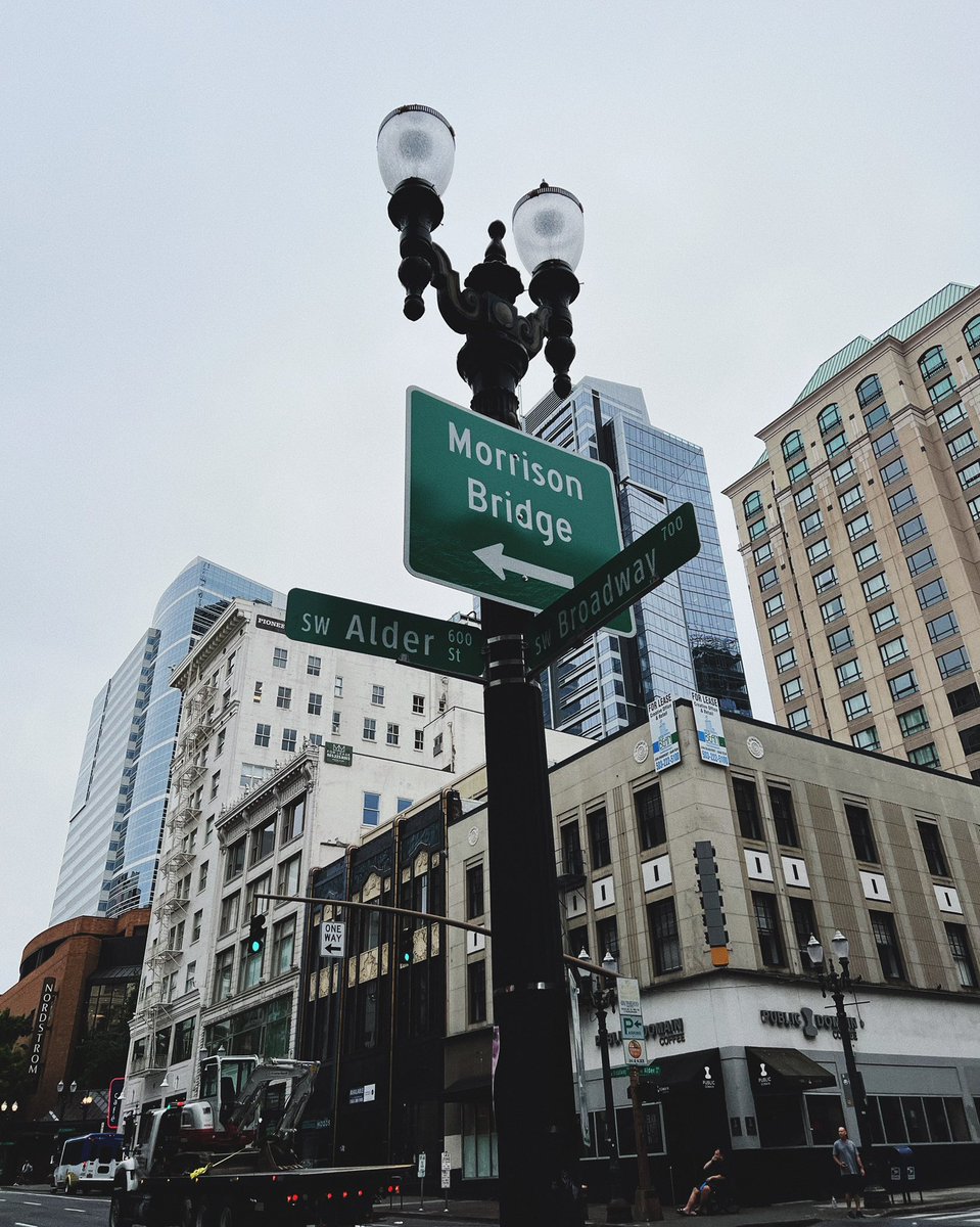 ChelseaFCW's tweet photo. Good morning from Portland! ☁️🇺🇸

#BluesInTheUSA https://t.co/rQKRUIRgZt