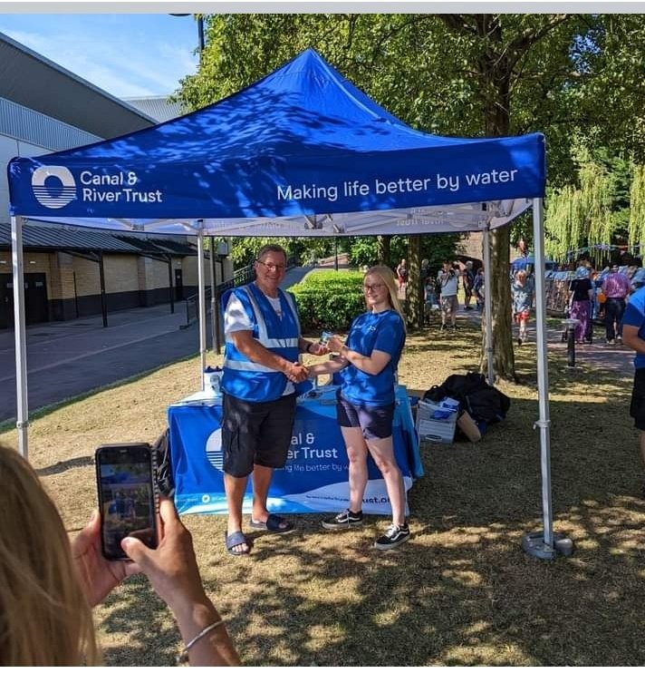 A huge congratulations, well done & thank you to @PhilBatemanMBE for all his support & hours volunteering with @CRTWestMidlands 👏🏻☺️💙 @CRTvolunteers #ThankYou #LifesBetterByWater