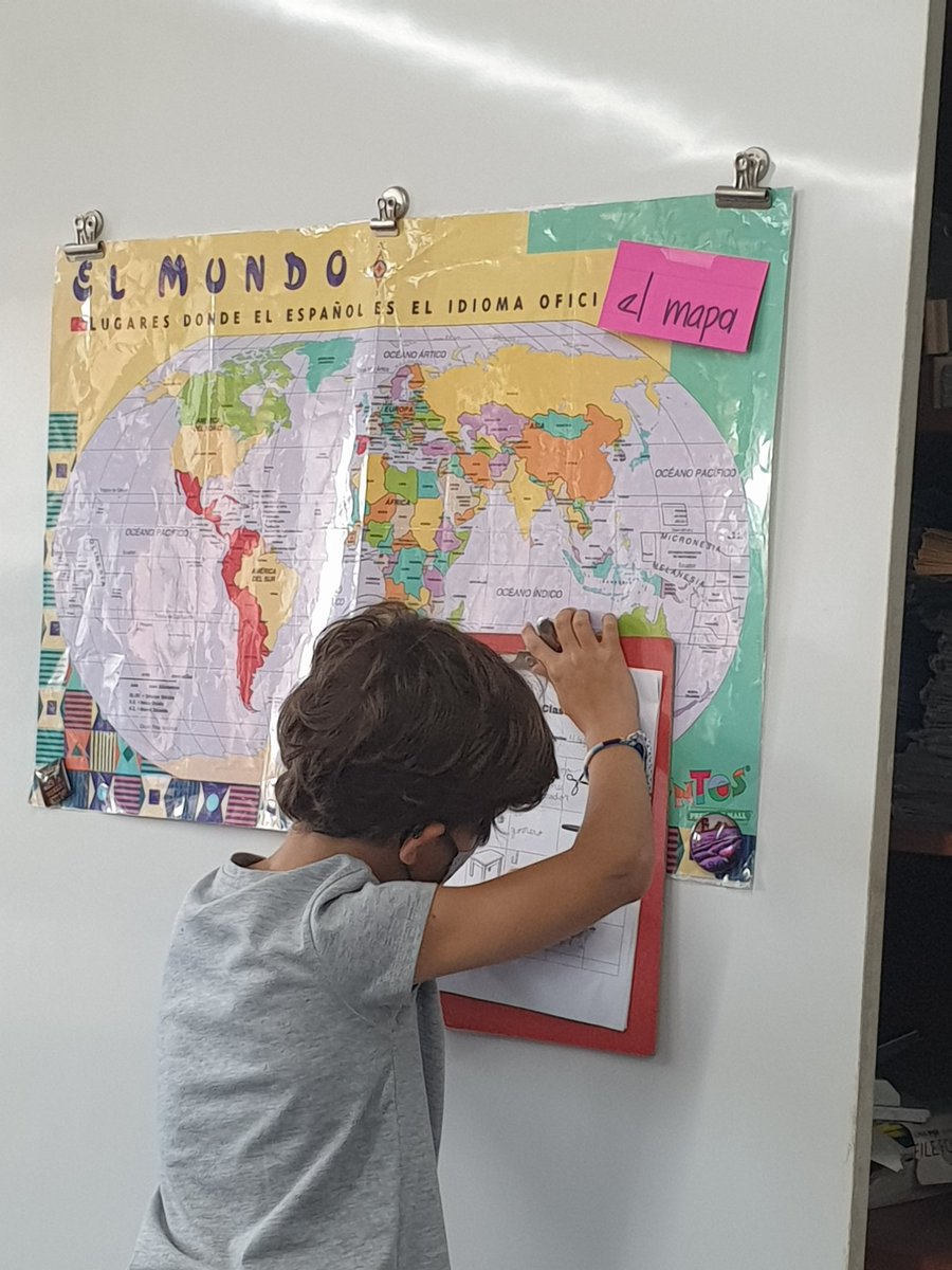 FernaLatorre's tweet photo. @AISCElementary Grade3 &amp; 4 go on a scavenger hunt. We learn by moving around, by being curious &amp; engage in fun learning Español! @AISCLanguage @AISChennai #AISCSpanish https://t.co/XHQbqmxMbU