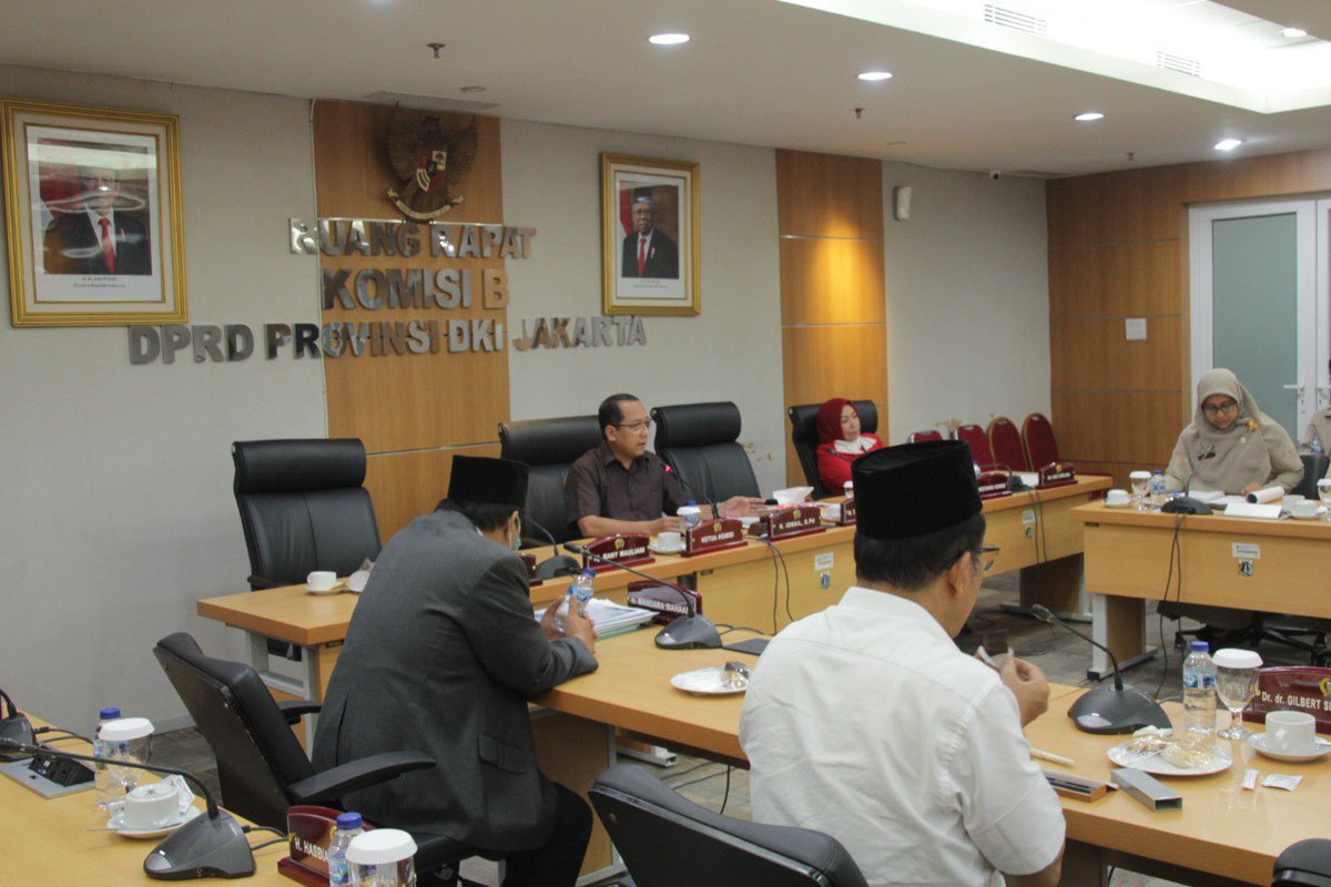 fpksdkijakarta's tweet photo. Rapat Komisi B DPRD Provinsi DKI Jakarta terkait Monitoring dan Evaluasi PT Jamkrida ttg Perubahan Anggaran Dasar dan penambahan Modal Perseroan di ruang rapat Komisi B dipimpin oleh Ketua Komisi B Ismail. Selasa, 16/8/22
#DokHumasFPKS #fraksipksdkijakarta #rapatkomisi https://t.co/z57ORF4qri