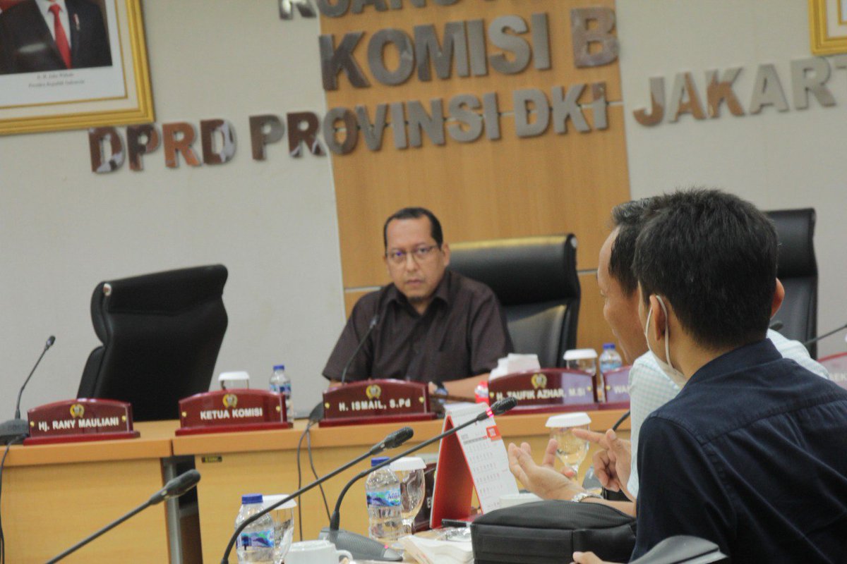fpksdkijakarta's tweet photo. Rapat Komisi B DPRD Provinsi DKI Jakarta terkait Monitoring dan Evaluasi PT Jamkrida ttg Perubahan Anggaran Dasar dan penambahan Modal Perseroan di ruang rapat Komisi B dipimpin oleh Ketua Komisi B Ismail. Selasa, 16/8/22
#DokHumasFPKS #fraksipksdkijakarta #rapatkomisi https://t.co/z57ORF4qri