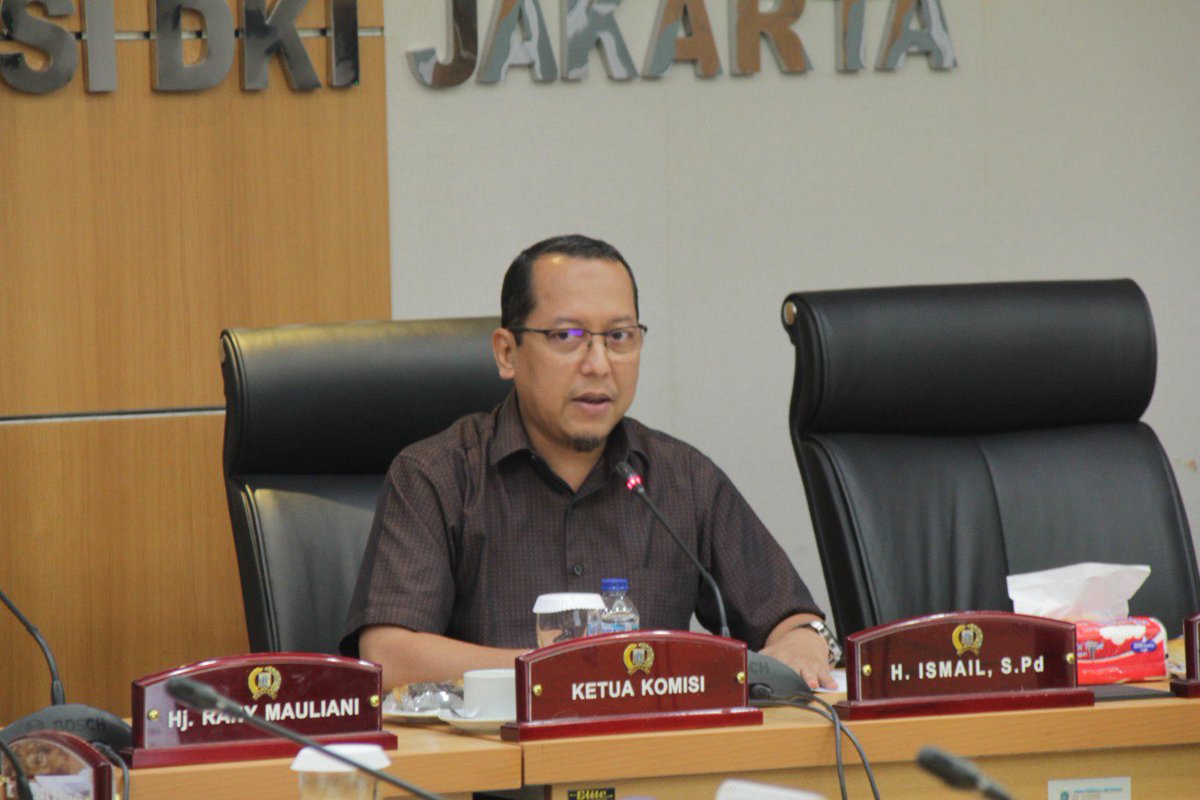 fpksdkijakarta's tweet photo. Rapat Komisi B DPRD Provinsi DKI Jakarta terkait Monitoring dan Evaluasi PT Jamkrida ttg Perubahan Anggaran Dasar dan penambahan Modal Perseroan di ruang rapat Komisi B dipimpin oleh Ketua Komisi B Ismail. Selasa, 16/8/22
#DokHumasFPKS #fraksipksdkijakarta #rapatkomisi https://t.co/z57ORF4qri