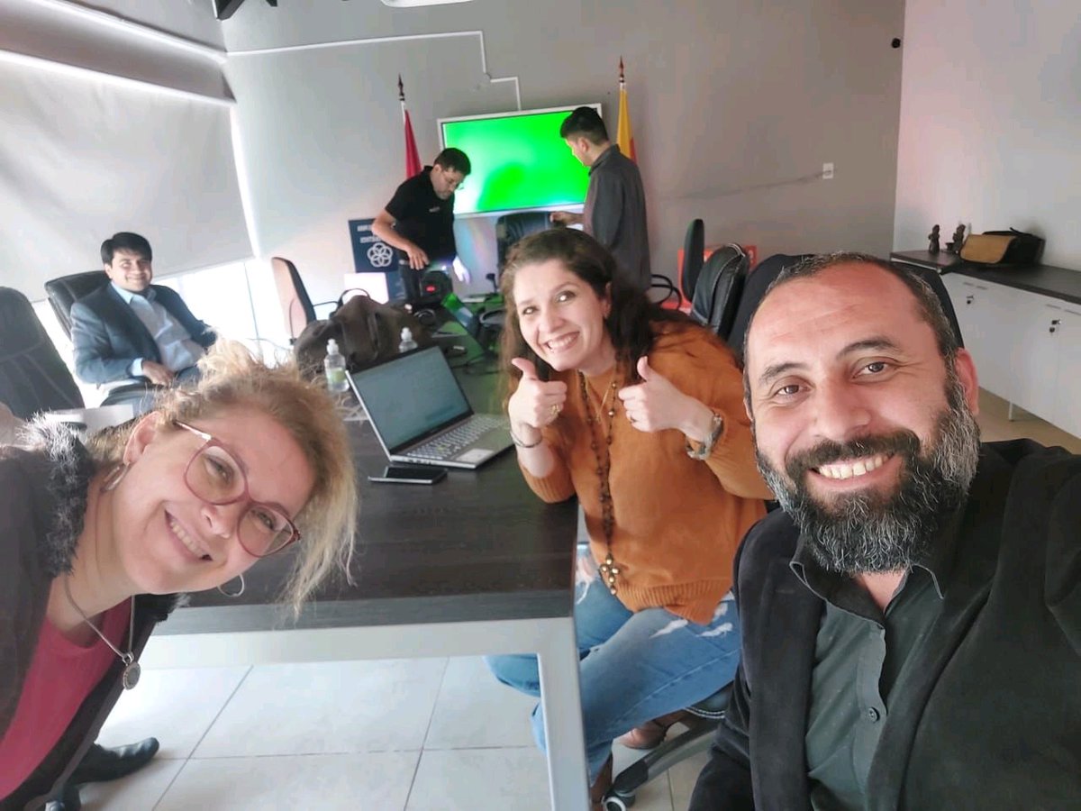 RosiRivarola's tweet photo. Detrás de cámaras! Preparativos para el "Programa de Formación Fintech Paraguay-Perú".
#fintech #Dgrv #FinancialTechnology https://t.co/QsLWmvl2tz