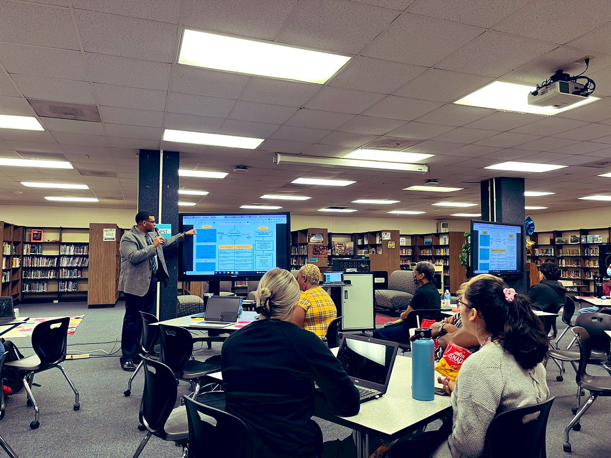 Ms_Baez07's tweet photo. AP Julien going through Safety &amp; Discipline this morning! #safety #procedures @wright_elsa @StovallMS_AISD https://t.co/hG5g3PDac1