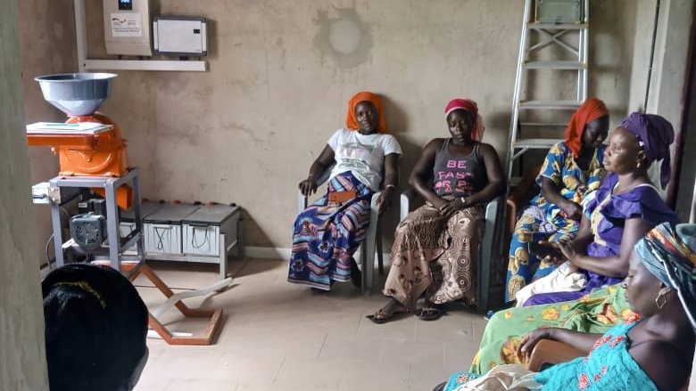 Energy4ImpactSn's tweet photo. #GBE/#APROVERT: Formation en bonnes pratiques d'utilisation des applications solaires 
Les femmes transformatrices de la banane à #Badi deviennent autonomes dans la gestion de leurs équipements solaires et anticipent les pannes. https://t.co/BCJk2QxVtv