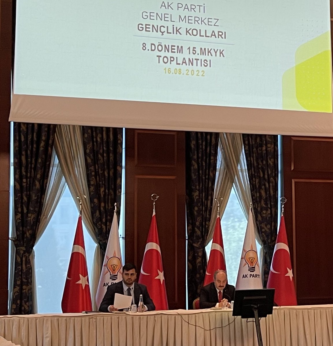 Tayfunarsinkol's tweet photo. 📍AK Parti Genel Merkezi

Genel Merkez Gençlik Kolları 8.Dönem 15. MKYK toplantımızı Genel Merkez Gençlik Kolları Başkanımız @eyupkadirinan başkanlığında Sanayi ve Teknoloji Bakanımız Sn. Mustafa Varank’ın katılımlarıyla gerçekleştiriyoruz. 

@AKGenclikGM https://t.co/cZAm74eMyj