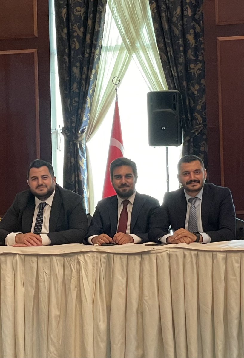 Tayfunarsinkol's tweet photo. 📍AK Parti Genel Merkezi

Genel Merkez Gençlik Kolları 8.Dönem 15. MKYK toplantımızı Genel Merkez Gençlik Kolları Başkanımız @eyupkadirinan başkanlığında Sanayi ve Teknoloji Bakanımız Sn. Mustafa Varank’ın katılımlarıyla gerçekleştiriyoruz. 

@AKGenclikGM https://t.co/cZAm74eMyj