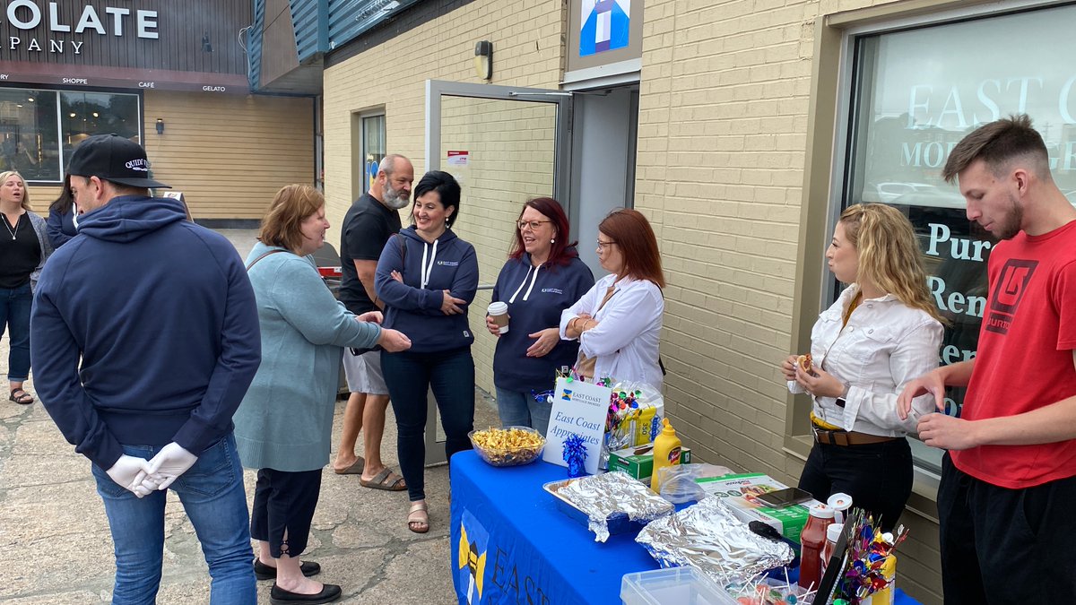 590VOCM's tweet photo. East Coast Mortage Brokers on Torbay Road are hosting a BBQ today until 2pm in support of @singleparentNL and #BlockTheBus.  Stop by and show your support! @VOCMCares https://t.co/5u9WY3rDV9
