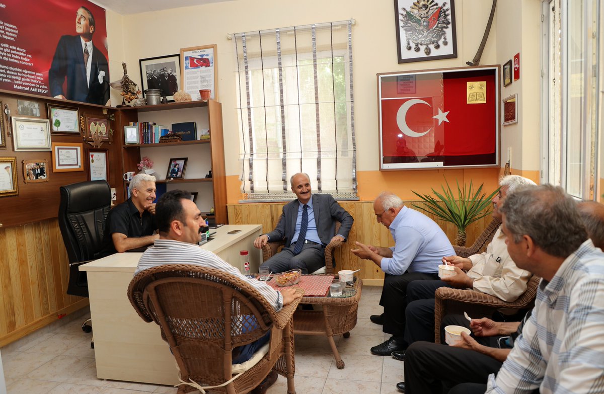 necatiokay's tweet photo. Bu sene de sevgiyle kaynayan kazanlar bereketiyle dolup taştı.

Gazipaşa Mahallemizde aşure ikramına bizler de iştirak ettik, hemşehrilerimizle buluştuk. Birlik, beraberlik ve güzel duyguların sembolü aşuremizi;

Rabbim kabul eylesin. Muharrem ayının bereketi her haneye dolsun. https://t.co/o2P9Tjmwjr