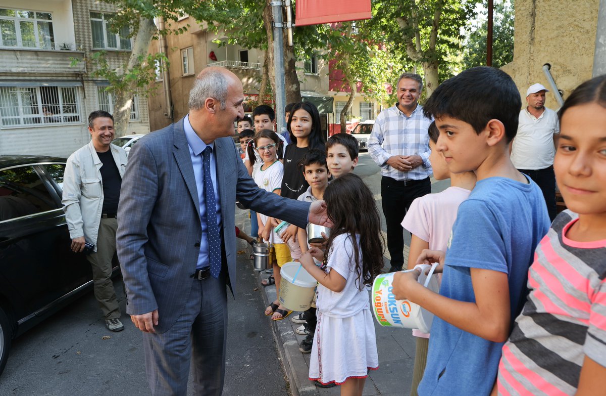 necatiokay's tweet photo. Bu sene de sevgiyle kaynayan kazanlar bereketiyle dolup taştı.

Gazipaşa Mahallemizde aşure ikramına bizler de iştirak ettik, hemşehrilerimizle buluştuk. Birlik, beraberlik ve güzel duyguların sembolü aşuremizi;

Rabbim kabul eylesin. Muharrem ayının bereketi her haneye dolsun. https://t.co/o2P9Tjmwjr