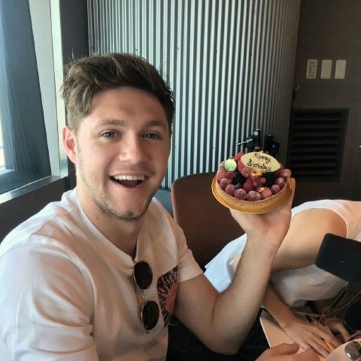 safe niall. (@niallcomf) on Twitter photo 