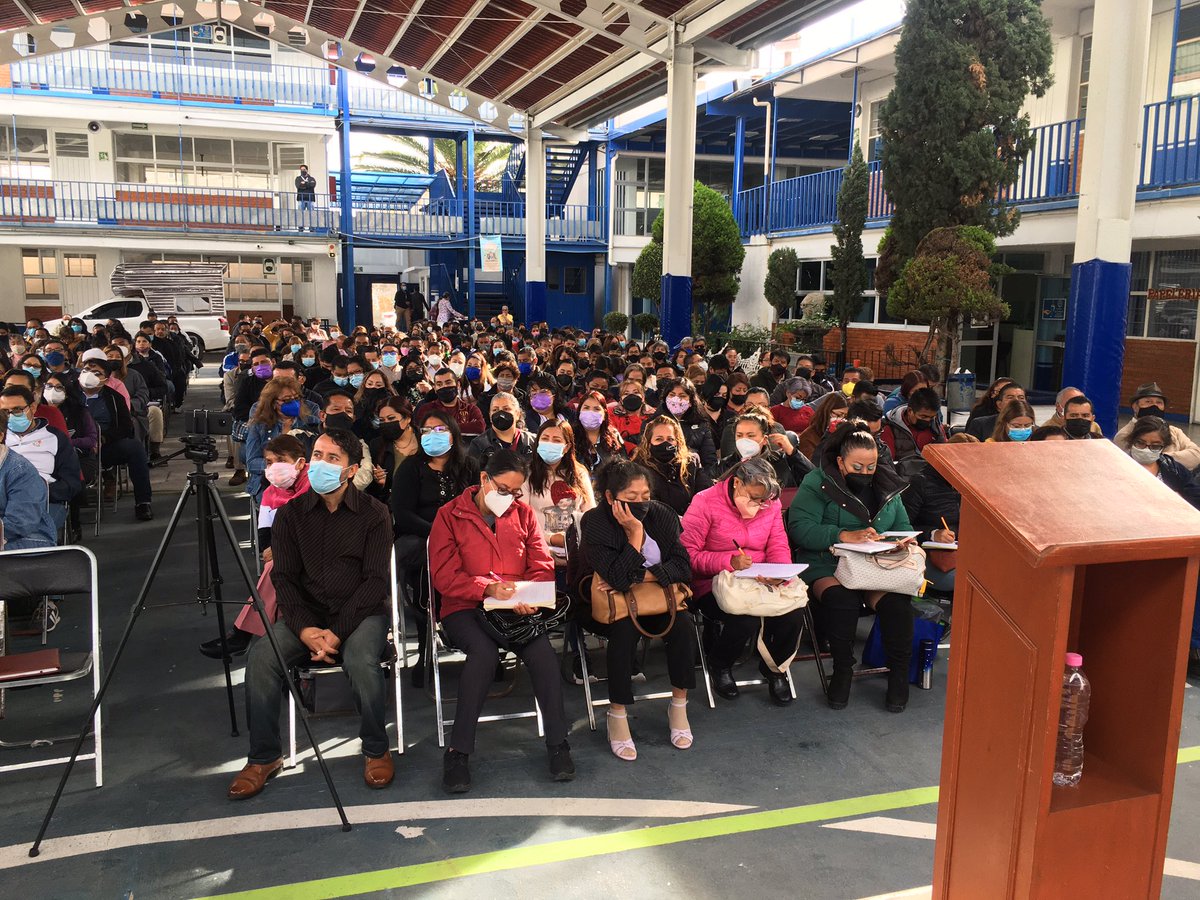 chavitaprepa82's tweet photo. Segundo Día de la Jornada de Acompañamiento Docente en la zona escolar 044 BG, municipio de Nezahualcóyotl, Estado de México. Sede Escuela Preparatoria Oficial Núm. 82 José Revueltas. #SEI #EPO82 #CUJR #BG044 https://t.co/9FlBH0MWit