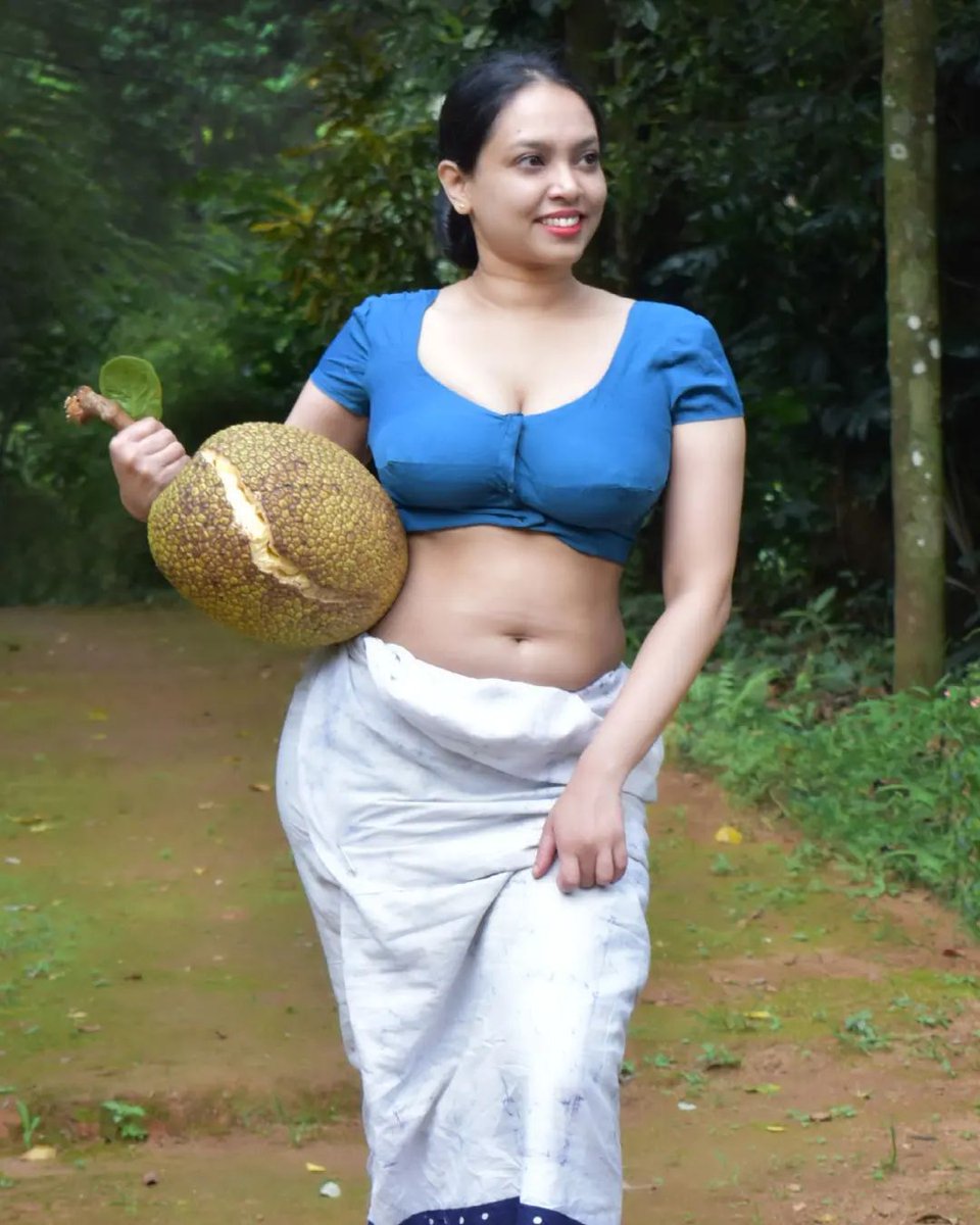 DevilsSaree's tweet photo. #beautiful #sareeseduction  #sareelover #Sarees #beauty #style #actress #BollywoodHungama #poonamjhawer #cute #twitter #TwitterFamily https://t.co/jU2SPllLLU
