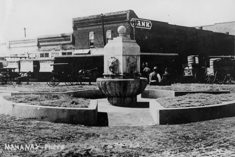 ArlingtonParks's tweet photo. Construction is set to begin in October for the Mineral Well Public Plaza, a public art installation in @DTarlington. The landmark will pay tribute to Arlington’s “Old Mineral Well” which served as a community gathering place for nearly 60 years. Details⬇️
https://t.co/03SzA7BCBN https://t.co/RiY4Vdfp2Q