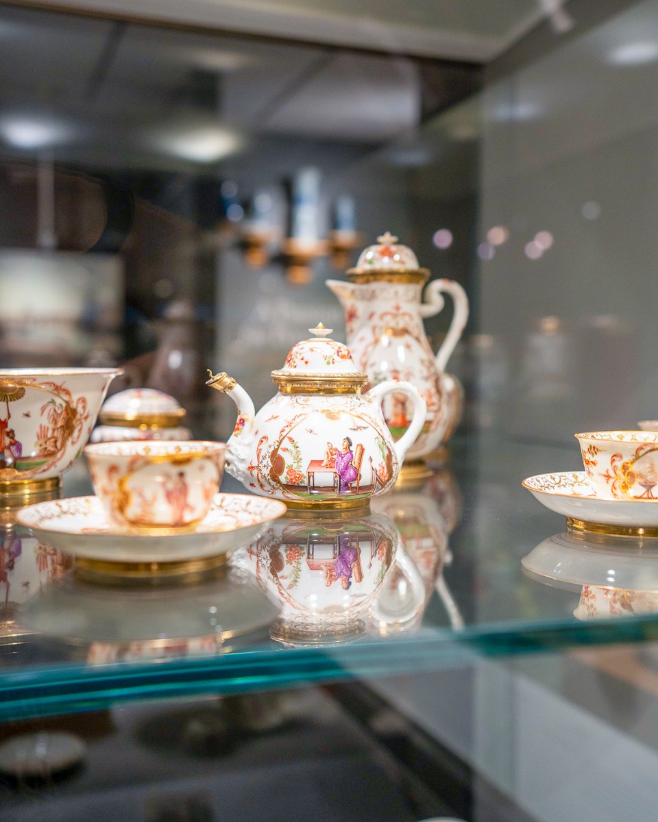 gardinermuseum's tweet photo. Tea, anyone? 🍵

Our #EuropeanPorcelain galleries feature a wide range of objects used in the consumption of tea and coffee. Porcelain's ability to withstand boiling water makes it ideal for serving these hot beverages.

Visit the 2nd floor to learn more:
https://t.co/3ZtLmgsPNa https://t.co/Umv7Dnc0xD
