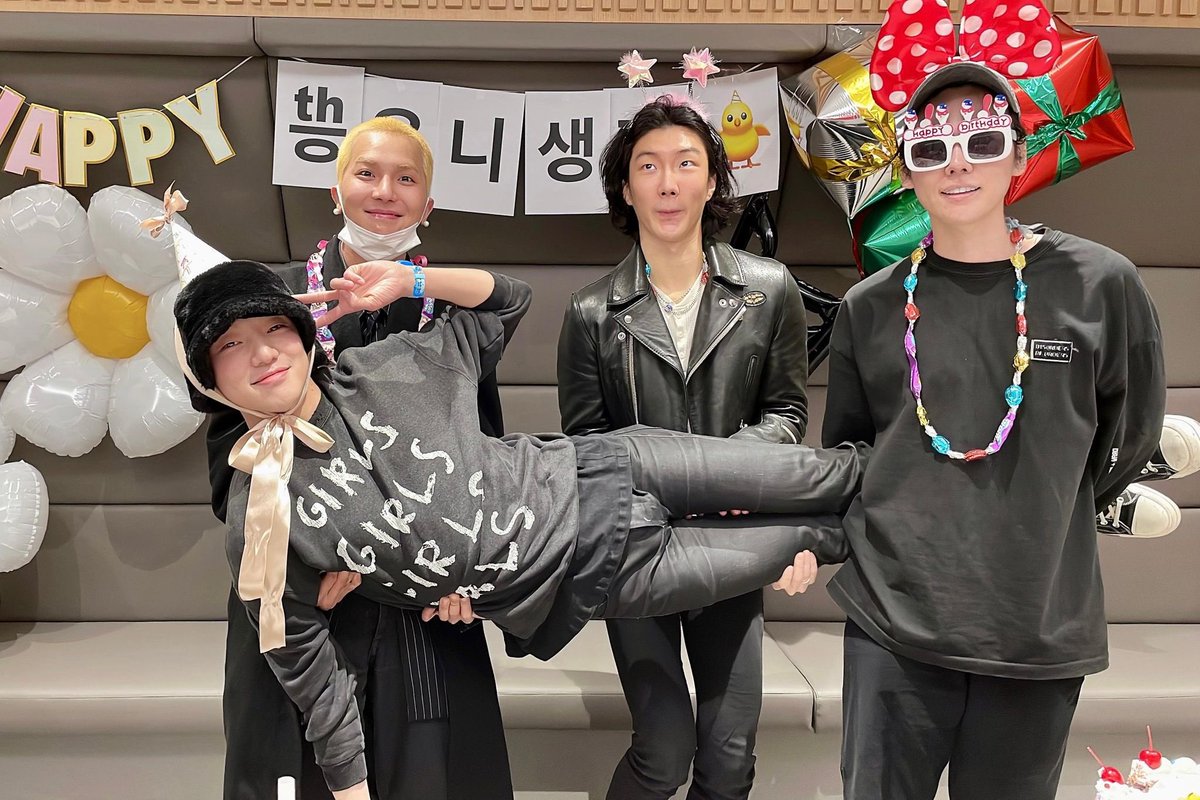 Puity_VIP's tweet photo. เพราะมีวินเนอร์ ถึงมีอินซอ 💙💙💙💙 
#Happy8thAnniversaryWINNER
#지켜나가자_위너_8주년_영원히 
#위너8주년 #8살이된위너
#FATENUMBERFOR https://t.co/mFeZco9q8m