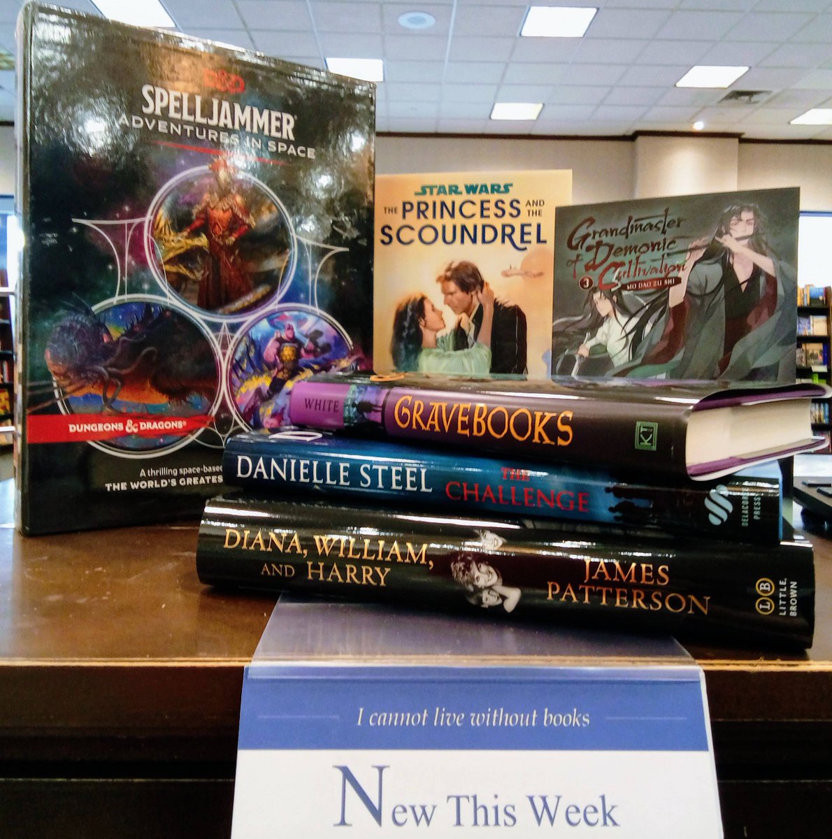 BNPlainview's tweet photo. So many exciting #NewRelease picks to choose from! Stop by and let us help you find your next favorite! 📚

#BNDiscover #BNPlainview #BarnesAndNoble #DnD #DungeonsAndDragons #StarWars #MXTX https://t.co/NDaiqRWuai