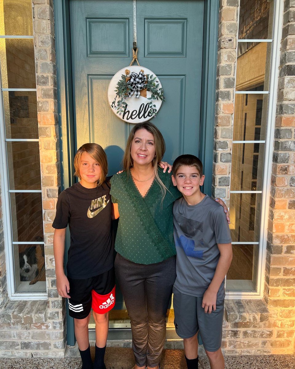 AndreaLene's tweet photo. Great first day for this house divided! 🧡 🤍 ❤️ 🖤 @RHHSHawks @WMS_Wildcats @gheagles @rockwallschools #itstartshereRISD https://t.co/wXcCPJMtn4