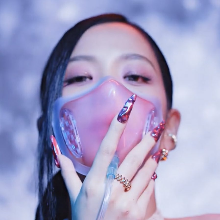 jisoospic's tweet photo. y'all should see kim jisoo https://t.co/FtAachBieJ