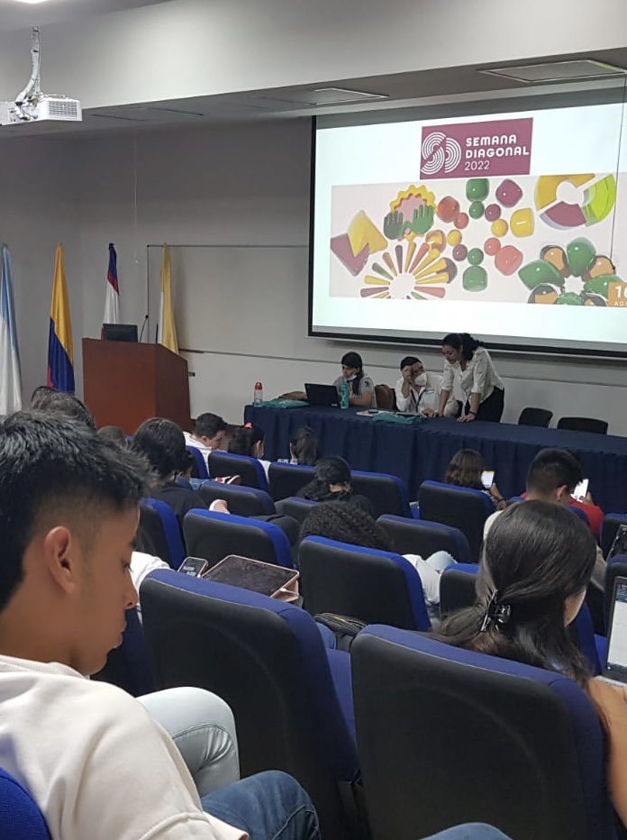 RectorJaveCali's tweet photo. Comenzó! #SemanaDiagonal  espacio innovación educativa de @javerianacali con ayuda de retos sociales y empresariales trabajamos interdisciplinar e intergeneracionalmente en equipos para liderazgo, trabajo colaborativo y pensamiento crítico. Retos y experiencias https://t.co/ZSK5ZOlp4N