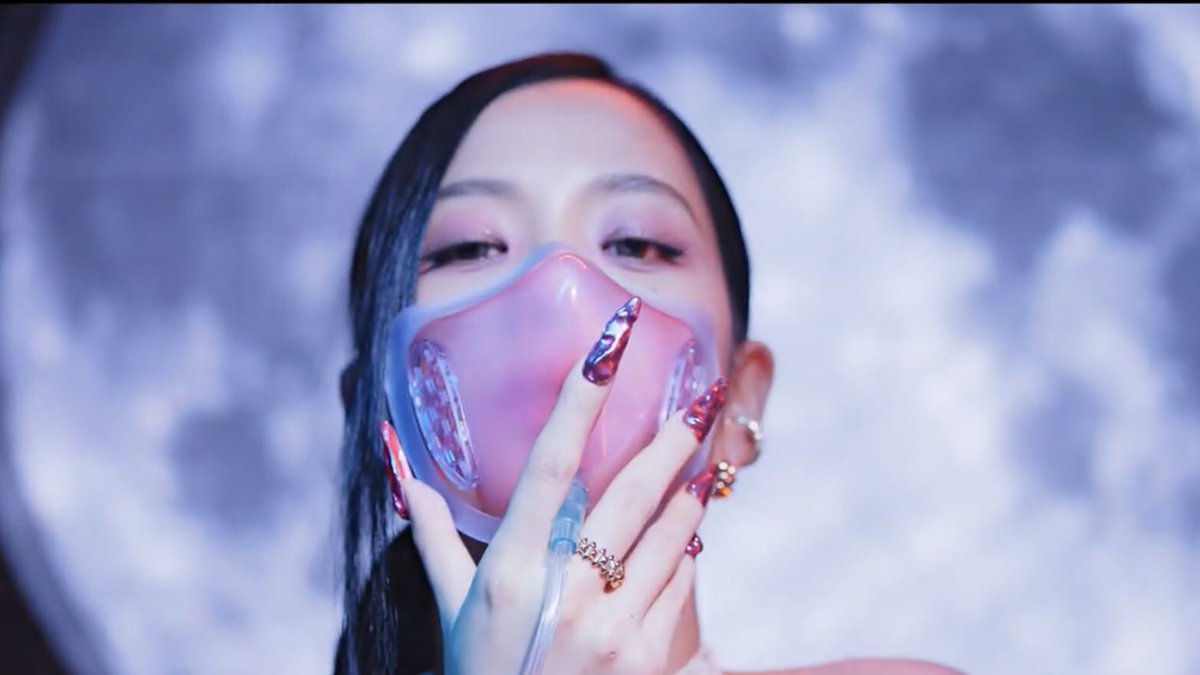 BabyBlack_twt's tweet photo. “…I bring the pink light…”

ไม่เผื่อใจ…วันศุกร์นี้ 11 โมง ทุกแพลตฟอร์มสตรีมมิ่ง !!!

#BLACKPINK #PinkVenom #BORNPINK https://t.co/wst94xcJGd