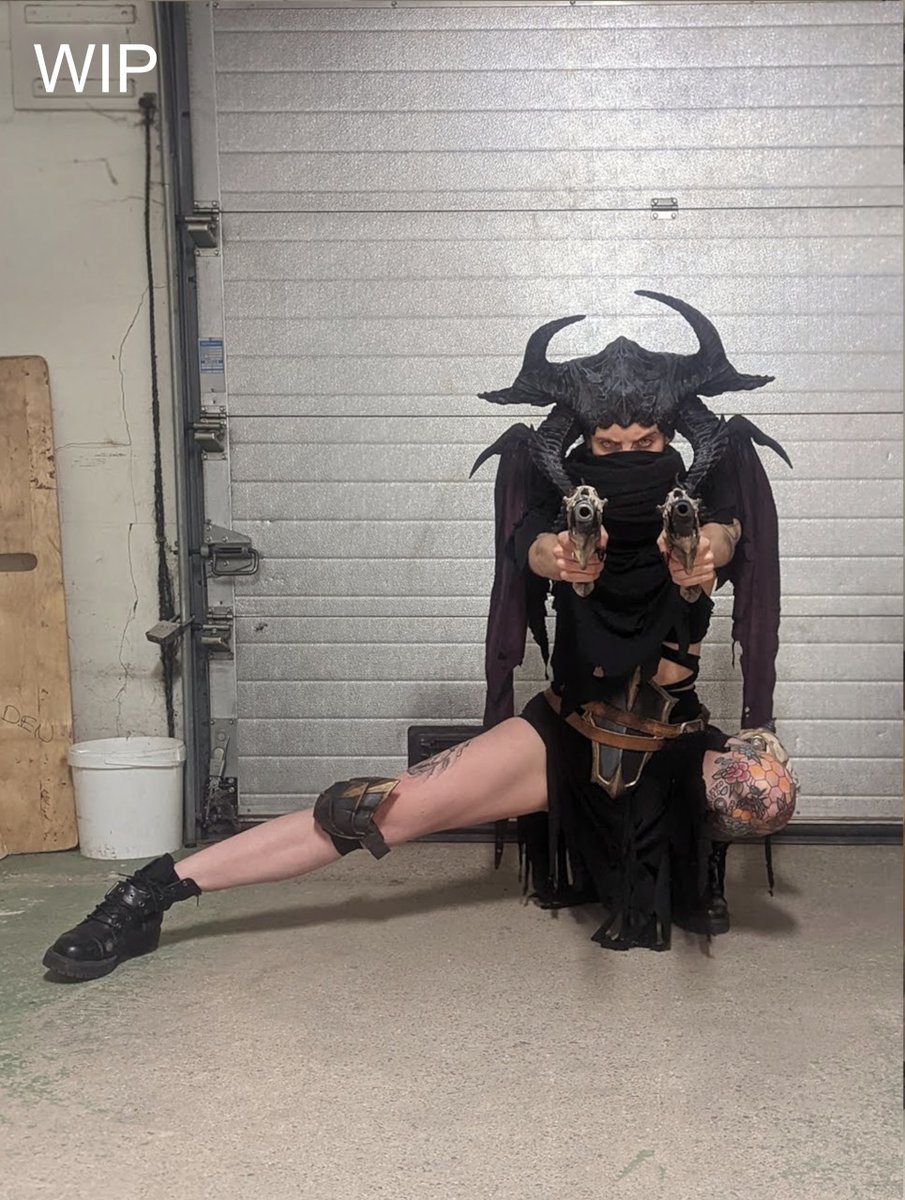 annabrandberg's tweet image. Well, now that the cat's out of the horns — a few WIP photos of my new-&amp;amp;-improved cosplay for The Unknown from @MetalHellsinger that @BlitheLeigh, @BjornAlbihn and I have been working hard on these past weeks... As a treat. 🖤

See you at @gamescom 😈

#gamescom #metalhellsinger