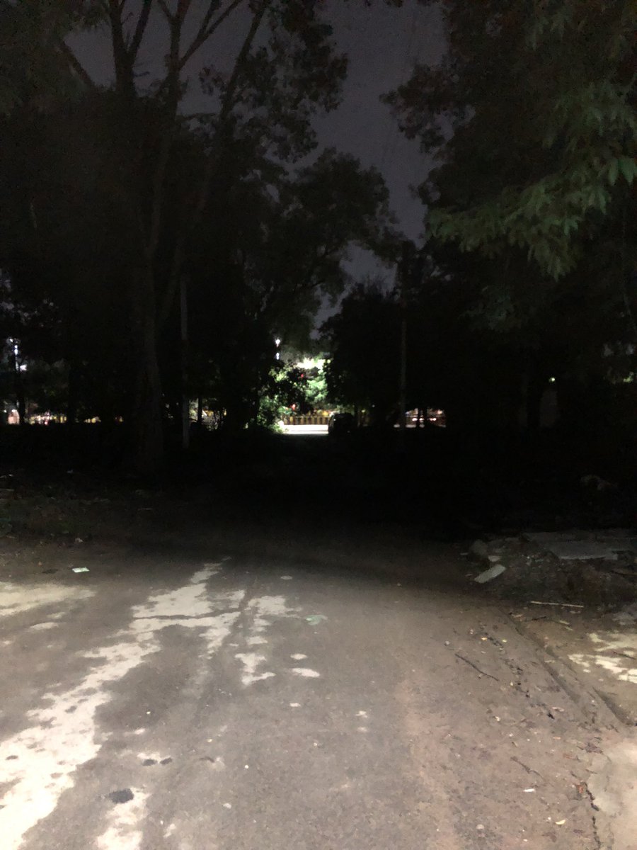 riteish_sharma's tweet photo. @SwachhIndore IMC, May we please have some lights on the street? Could not get you through phone 0731-253 5555, hence here.. https://t.co/CRnnXnCz7a