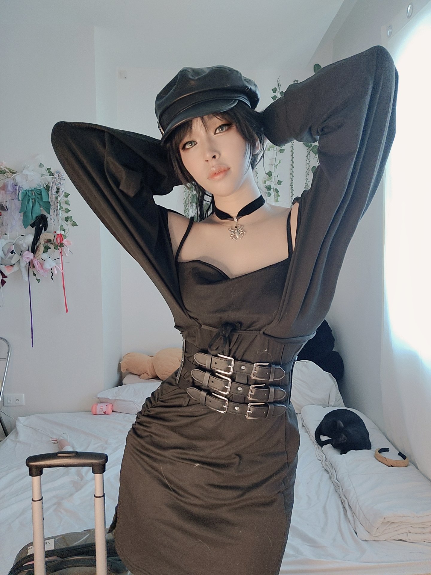 LiaBear🐻 on Twitter: "You'd probably look cute on a leash. https://t.co/uvXOpDvRld" / Twitter