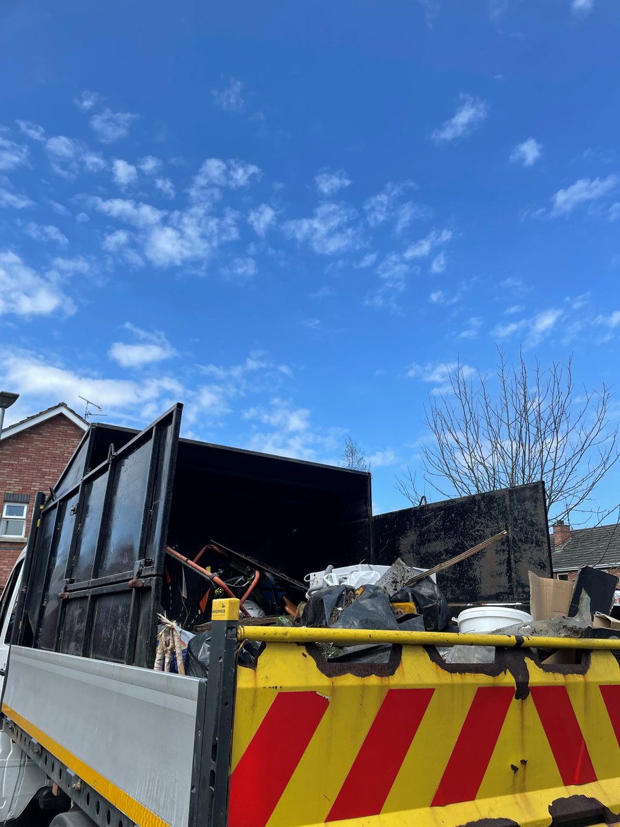arbourhousing's tweet image. We had a productive afternoon at a community clean up day in Gilpins Mews, Lurgan along with the residents and Greentown Environmental. The children helped to clear the scheme of any rubbish and enjoyed a treat from the local ice-cream provider #schemecleanup #communityday