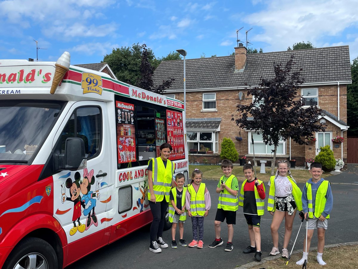 arbourhousing's tweet image. We had a productive afternoon at a community clean up day in Gilpins Mews, Lurgan along with the residents and Greentown Environmental. The children helped to clear the scheme of any rubbish and enjoyed a treat from the local ice-cream provider #schemecleanup #communityday