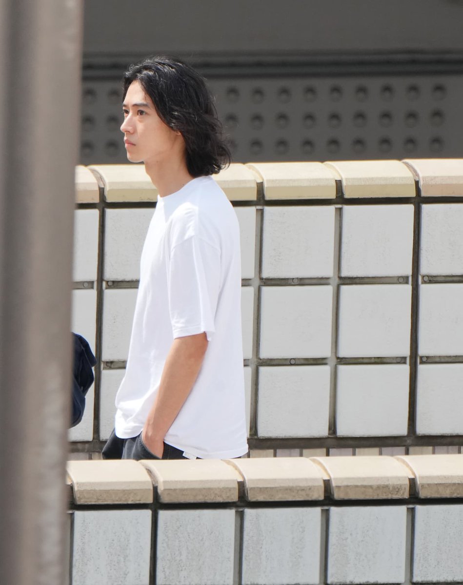 jdramaupdates's tweet photo. #YamazakiKento durante as gravações de #ChildrenOfAtom (Atom no Ko) no final de Julho. O dorama estreia em Outubro na TBS
https://t.co/NvppzpSlON https://t.co/eJu7E9YIyj