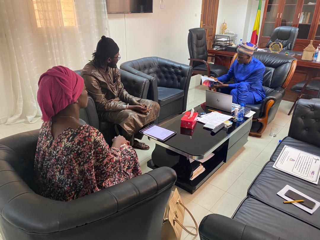 AFRICTIVISTES's tweet photo. #LocalOpenGovLab 🇸🇳
 
Le Président de #AfricTivistes @cypher007 et sa collègue @Sokiinaa ont été reçu ce 10-09-2022 par le nouveau maire de @CommuneGTFC M. Abdoul Aziz Paye pour une évaluation du LOG. 

Des échanges sur le projet et les perspectives d'avenir ont eu lieu. https://t.co/cyUthw7azZ