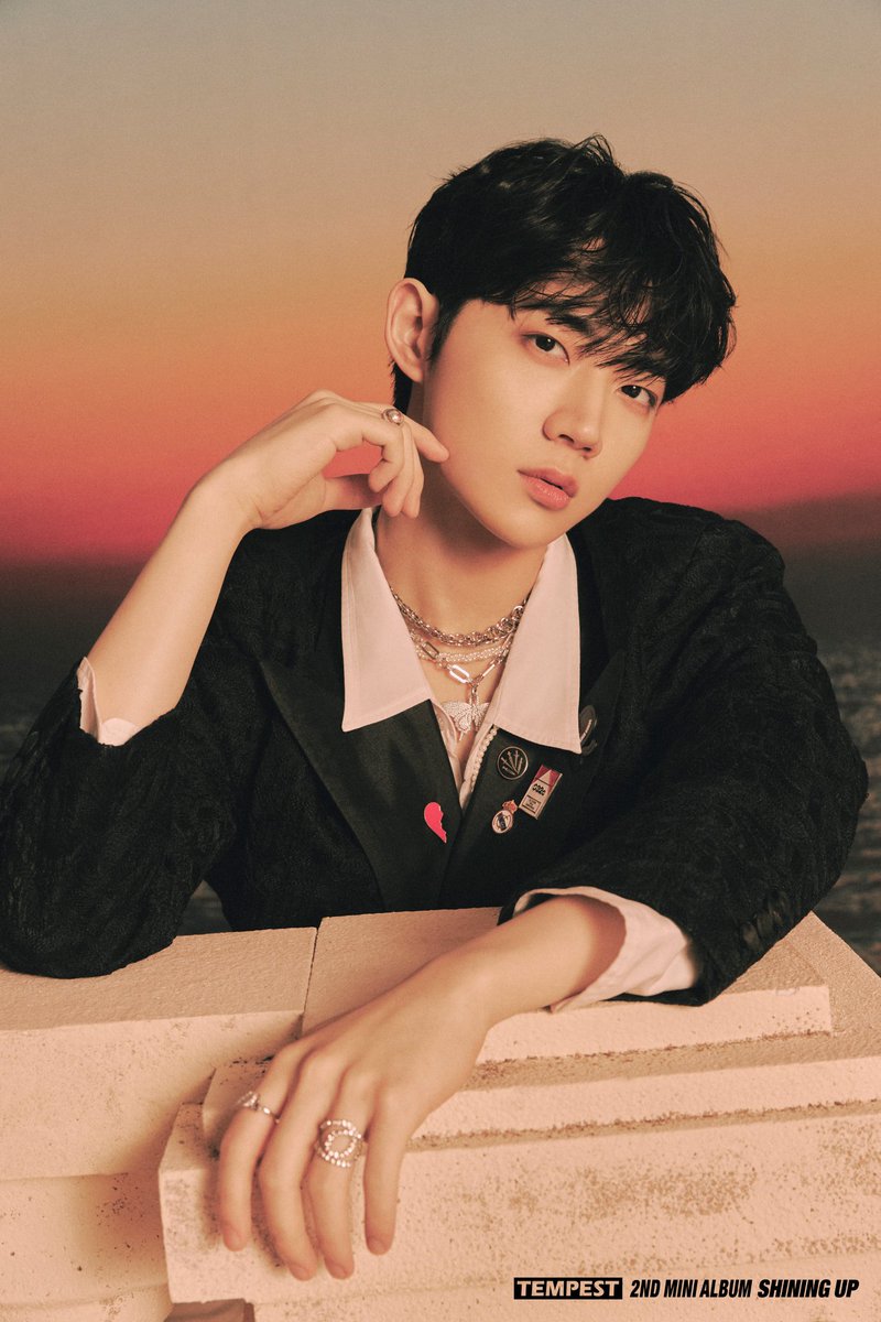 TempestFR's tweet photo. [16.08.2022] ϟ #PHOTO_2

SHINING UP CONCEPT PHOTO 2

📢 TEMPEST dévoile aujourd’hui le premier concept photo de <SHINING UP> de HYEONGSEOP et HYUK.
____
#TEMPEST #TPST #템페스트
#형섭 #혁
#TPST_2ND_CONCEPT 
#SHININGUP_2nd_MINIALBUM 
@TPST_twt @TPST__official
-Camelyϟ https://t.co/VkiIHLSRbw