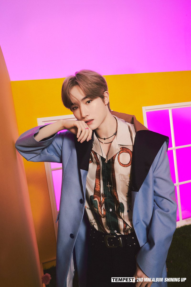 TempestFR's tweet photo. [16.08.2022] ϟ #PHOTO_2

SHINING UP CONCEPT PHOTO 2

📢 TEMPEST dévoile aujourd’hui le premier concept photo de <SHINING UP> de HYEONGSEOP et HYUK.
____
#TEMPEST #TPST #템페스트
#형섭 #혁
#TPST_2ND_CONCEPT 
#SHININGUP_2nd_MINIALBUM 
@TPST_twt @TPST__official
-Camelyϟ https://t.co/VkiIHLSRbw