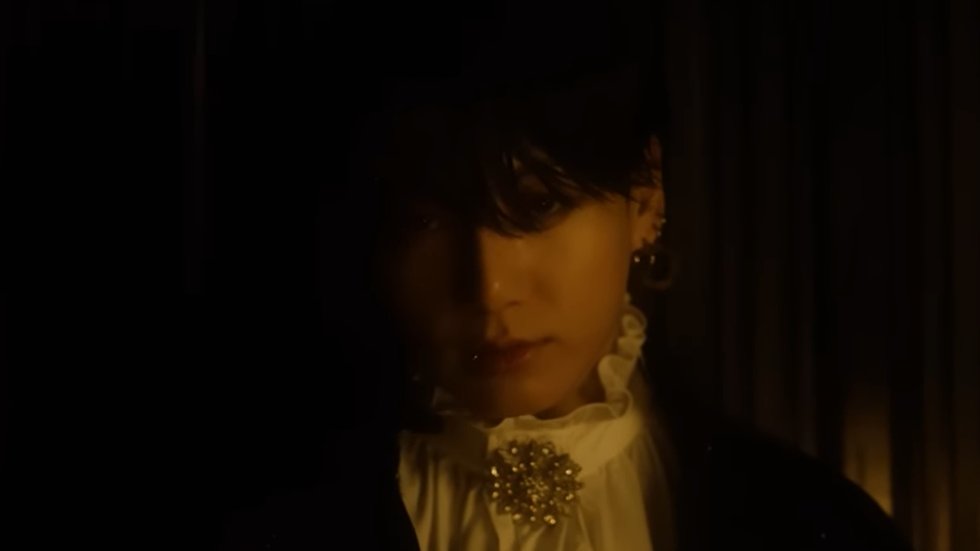 sugadboy's tweet photo. — Se acaba de lanzar el concept film del proyecto fotográfico de #JUNGKOOK: "Me, Myself, and Jung Kook".

(https://t.co/pq59klw9xC)

#Photo_Folio #Editor_JK https://t.co/7LNk7MsxxN