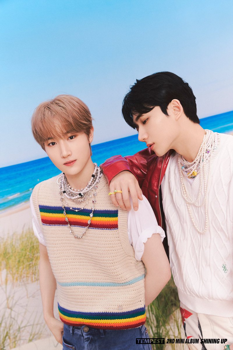 TempestFR's tweet photo. [16.08.2022] ϟ #PHOTO_2

SHINING UP CONCEPT PHOTO 2

📢 TEMPEST dévoile aujourd’hui le premier concept photo UNIT de <SHINING UP> de HYEONGSEOP et HYUK.
____
#TEMPEST #TPST #템페스트
#형섭 #혁
#TPST_2ND_CONCEPT 
#SHININGUP_2nd_MINIALBUM 
@TPST_twt @TPST__official
-Camelyϟ https://t.co/chdAuIrASI