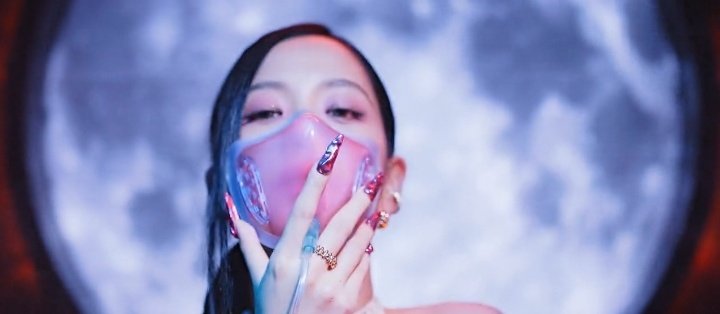 JJpamymathja_'s tweet photo. สังเกต Teaser ของบพ.ดีๆ แอบเห็���ว่าโทนสีของมบ.เหมือนมีที่มาจาก MV เพลง Solo 
เช่น solo เจนนี่ส่วนมากมีสีแดงใน Mv
โรเซ่มีสีโทนเหมือน Mv gone 
ลิซ่ามีโทนสีมาจากเพลง lalisa 
ส่วนฉากของจีซูเป็นสีชมพู ไม่แน่ใน mv เพลงนี้อาจสปอยบางฉากที่อยู่ในโซโล่ของจีซูก็เป็นได้ #PinkVenom #BLACKPINK https://t.co/jyrAv723sX