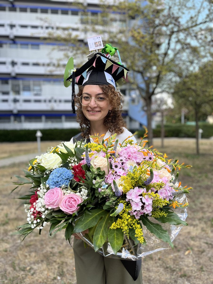 nsymeoni's tweet photo. This is it! I am so grateful for this 4-year journey and all the amazing people I met along the way. Thank you for your support and friendship! A special thanks to my supervisor @bgkuhlmann for her incredible guidance and valuable support. #PhDone https://t.co/RaapddVzbh